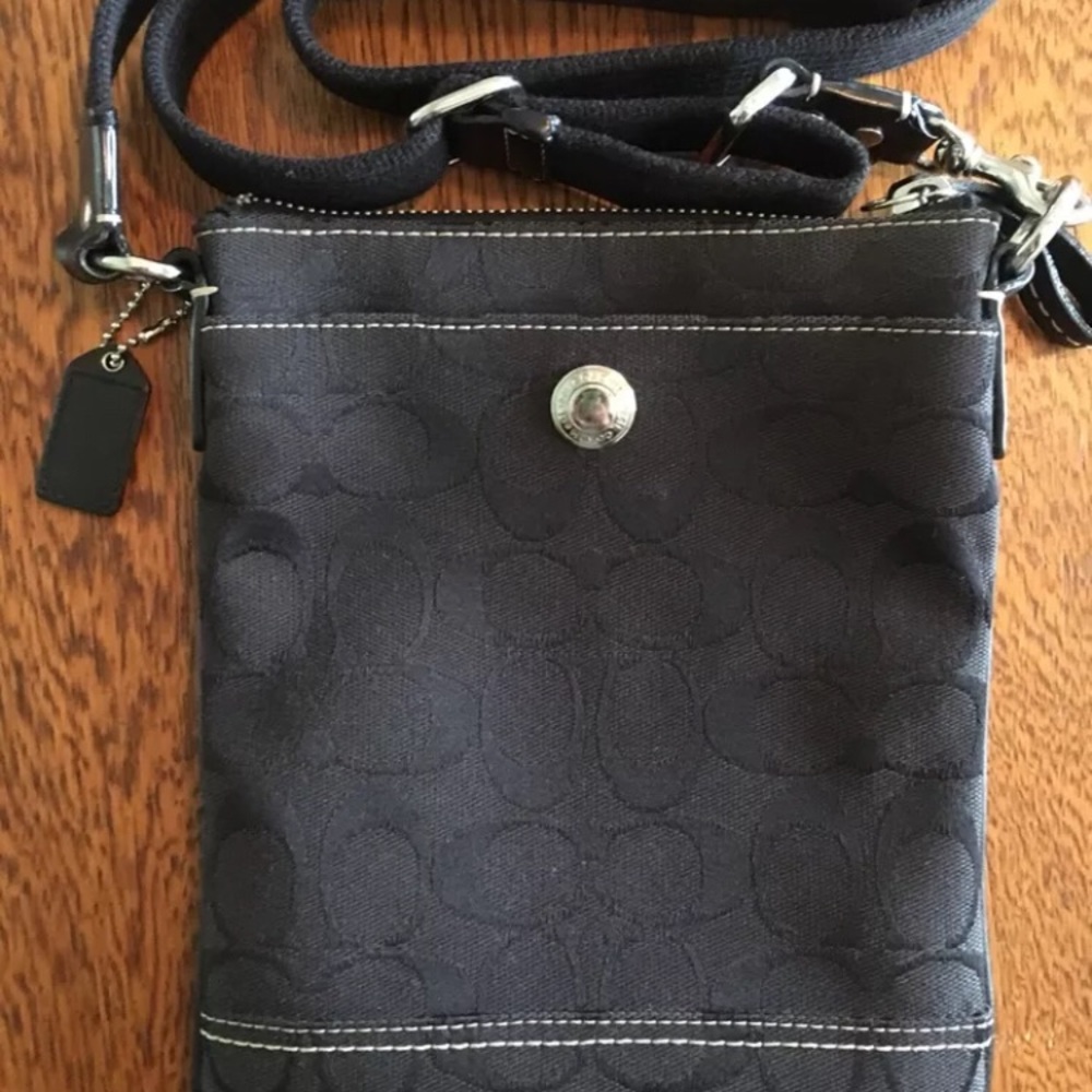 Like New Small Coach Crossbody Purse Black